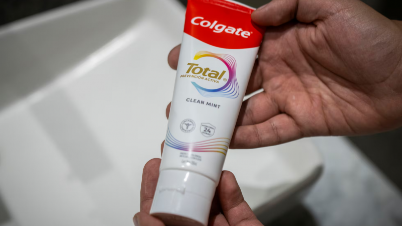 ANMAT volvió a advertir sobre la prohibición, comercialización y utilización de una crema dental